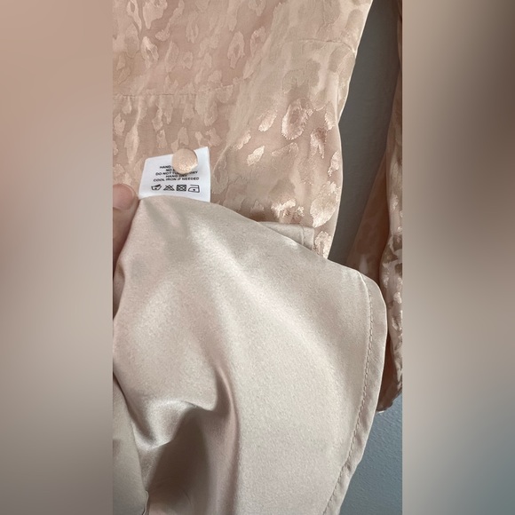 NWT Privacy Please Revolve satin print peach pink nude open back dress Medium - Picture 7 of 12